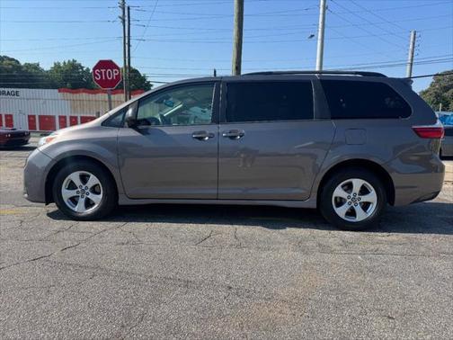2018 Toyota Sienna LE