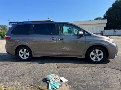 2018 Toyota Sienna LE