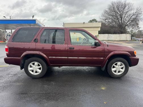 2002 Nissan Pathfinder SE