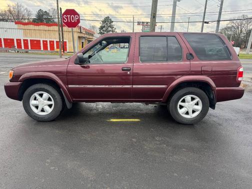 2002 Nissan Pathfinder SE