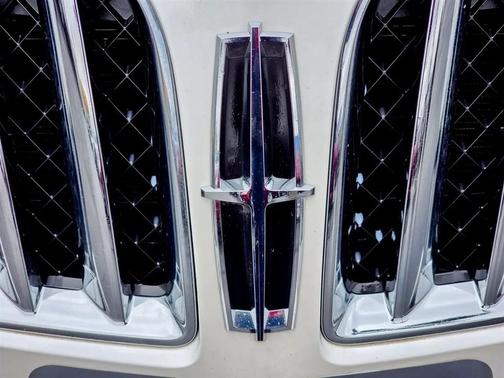 2015 Lincoln MKX Base