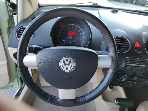 2008 Volkswagen New Beetle SE