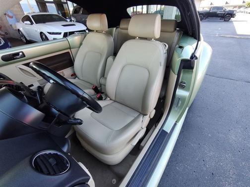 2008 Volkswagen New Beetle SE