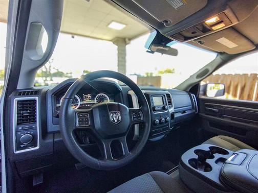 2019 RAM 1500 SLT