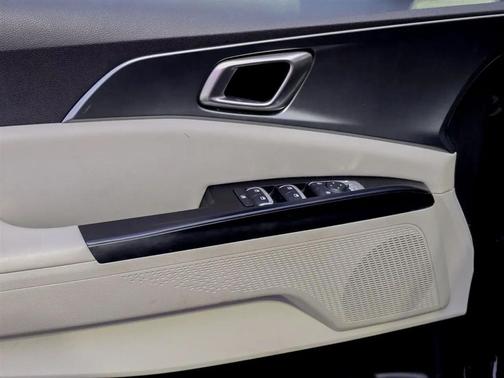 2023 Kia Carnival LX