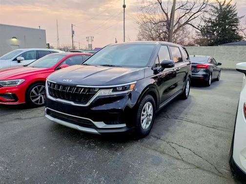 2023 Kia Carnival LX
