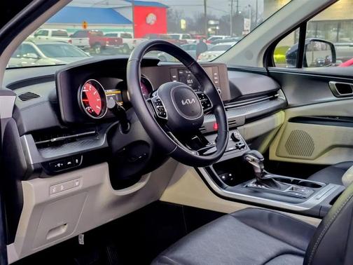 2023 Kia Carnival LX