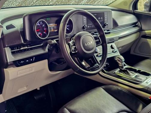 2023 Kia Carnival LX