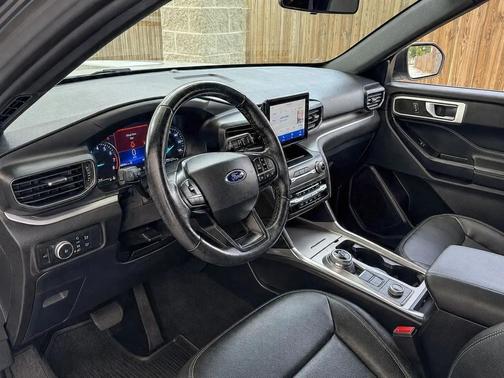 Oxford White 2020 Ford Explorer XLT