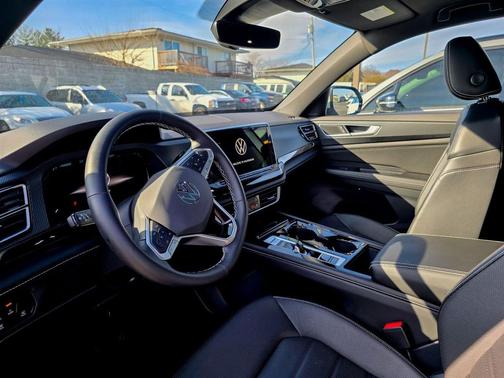 2024 Volkswagen Atlas Cross Sport 2.0T SEL