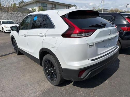 White Diamond 2023 Mitsubishi Eclipse Cross LE