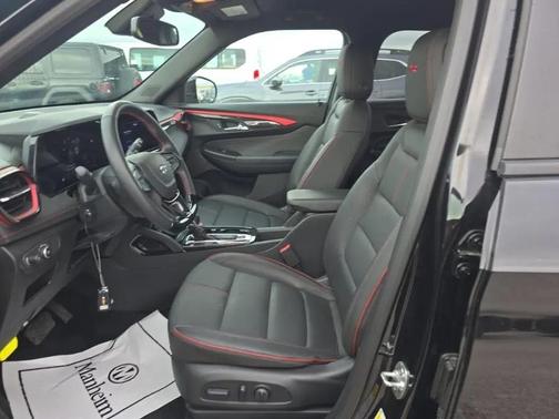 Mosaic Black Metallic 2025 Chevrolet Trailblazer RS