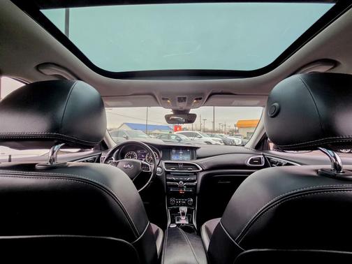 2019 INFINITI QX30 LUXE