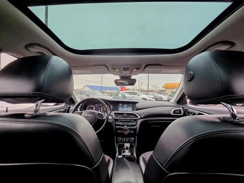 2019 INFINITI QX30 LUXE