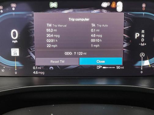 2024 Volvo XC40 B5 Ultimate Dark Theme