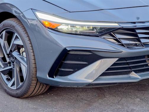 2025 Hyundai ELANTRA HEV Limited