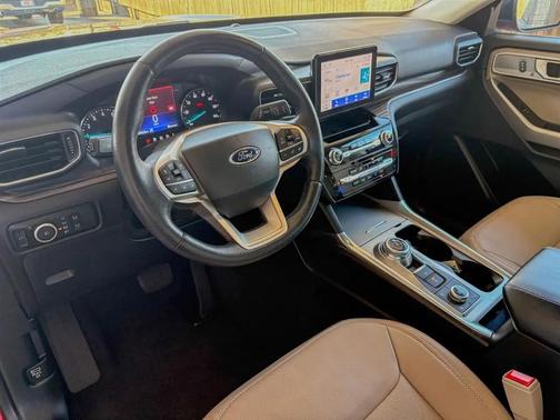 Rapid Red Metallic Tinted Clearcoat 2023 Ford Explorer Limited