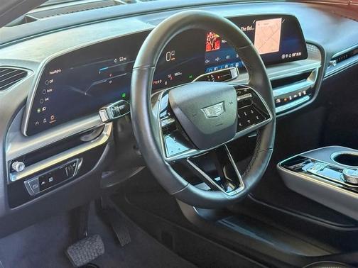 Crystal White Tricoat 2024 Cadillac LYRIQ Luxury