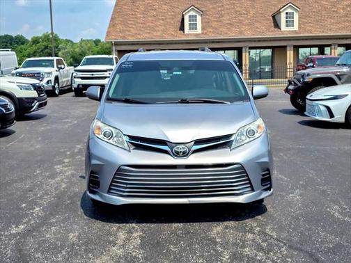 2018 Toyota Sienna LE