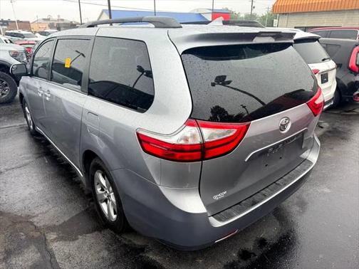 2018 Toyota Sienna LE