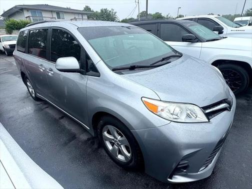 2018 Toyota Sienna LE