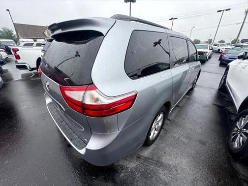 2018 Toyota Sienna LE