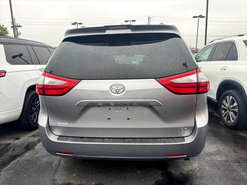 2018 Toyota Sienna LE