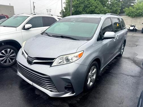 2018 Toyota Sienna LE