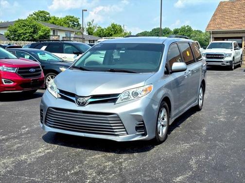 2018 Toyota Sienna LE