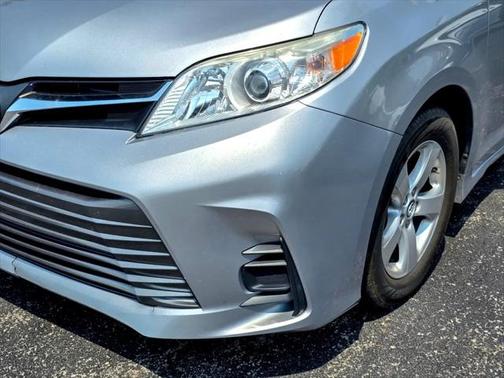 2018 Toyota Sienna LE