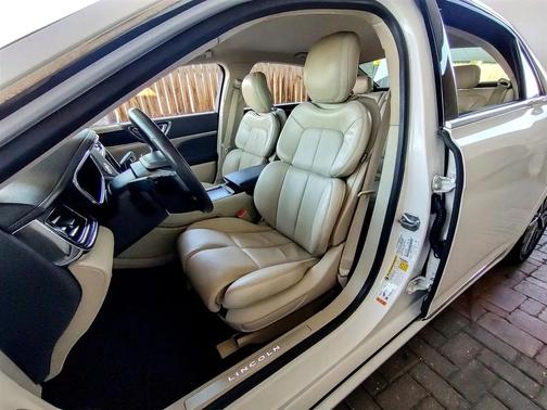 2018 Lincoln Continental Select