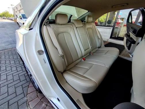 2018 Lincoln Continental Select