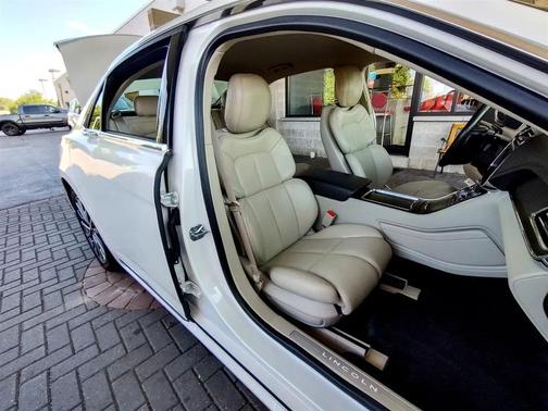 2018 Lincoln Continental Select