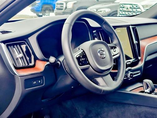 2024 Volvo XC60 Recharge Plug-In Hybrid T8 Plus Dark Theme