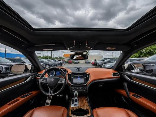 Bianco 2016 Maserati Ghibli S Q4