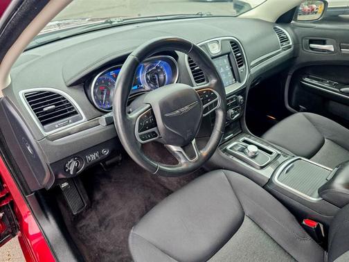 2018 Chrysler 300 Touring