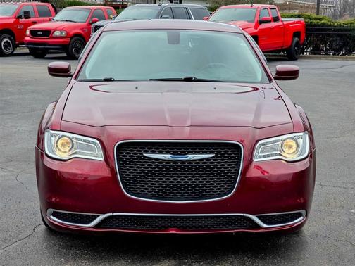 2018 Chrysler 300 Touring