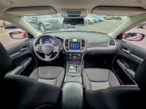 2018 Chrysler 300 Touring