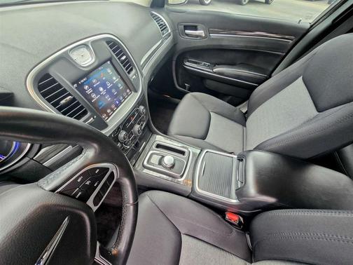 2018 Chrysler 300 Touring