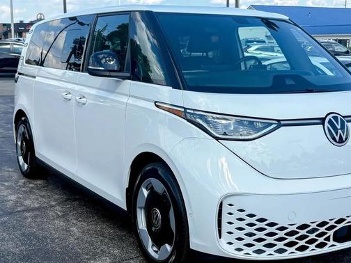 Candy White 2025 Volkswagen ID. Buzz Pro S