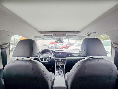 2024 Volkswagen Taos 1.5T SE Black