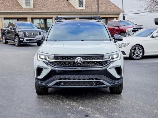 2024 Volkswagen Taos 1.5T SE Black