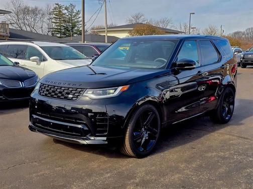 Santorini Black Metallic 2025 Land Rover Discovery P360 Dynamic SE