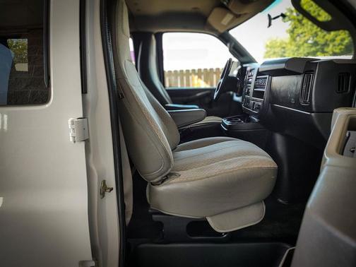2017 Chevrolet Express 3500 LT