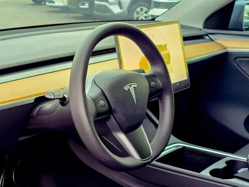 2024 Tesla Model Y Long Range Dual Motor All-Wheel Drive