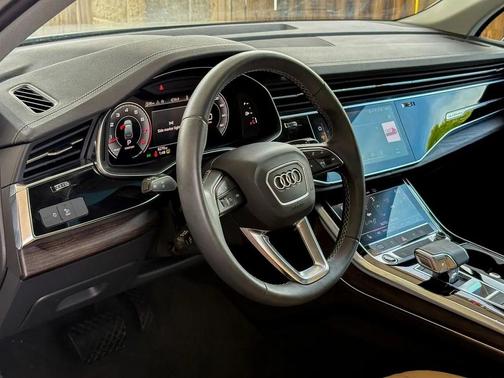 Carrara White 2025 Audi Q7 55 Premium