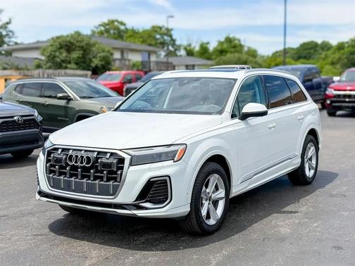 Carrara White 2025 Audi Q7 55 Premium