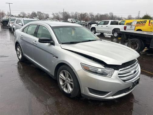 Ingot Silver Metallic 2015 Ford Taurus SE
