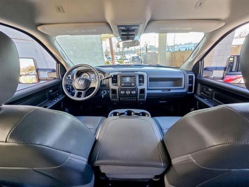 2018 RAM 2500 Tradesman Crew Cab 4x4 6'4' Box