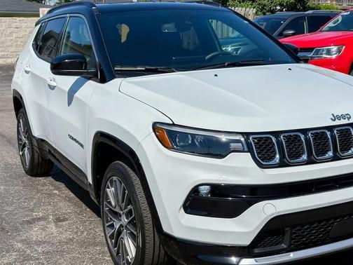 Bright White Clearcoat 2024 Jeep Compass Limited